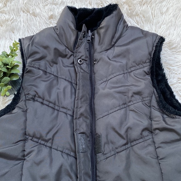 πHPπ KC Collections Reversible Vest π Gray & Black - Picture 8 of 16